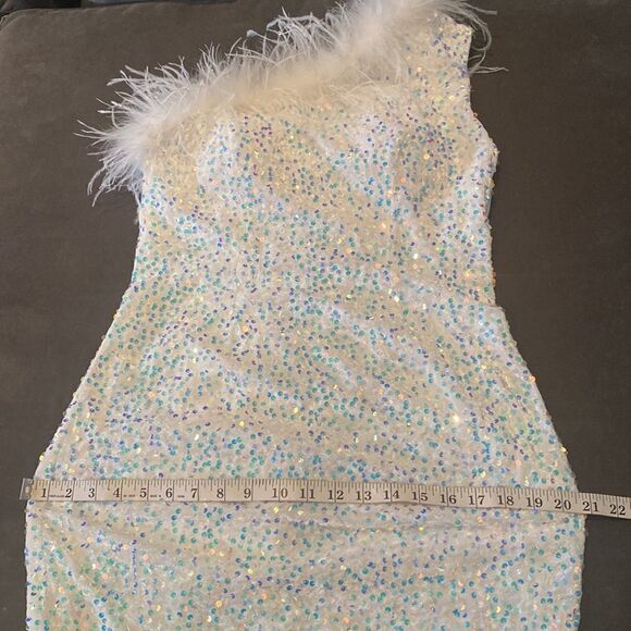 White Short Feather Sequin One Shoulder Prom Party Dress CorsetBack Size 12 NWOT - Picture 11 of 12